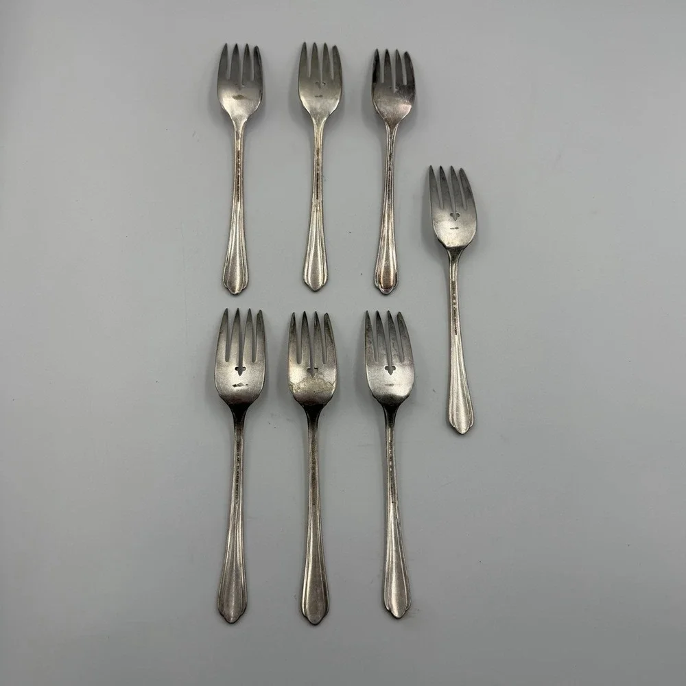 Tudor Plate By Oneida Community LYNNWOOD MEMORY Flatware Forks Set Of 7 - Picture 4 of 5